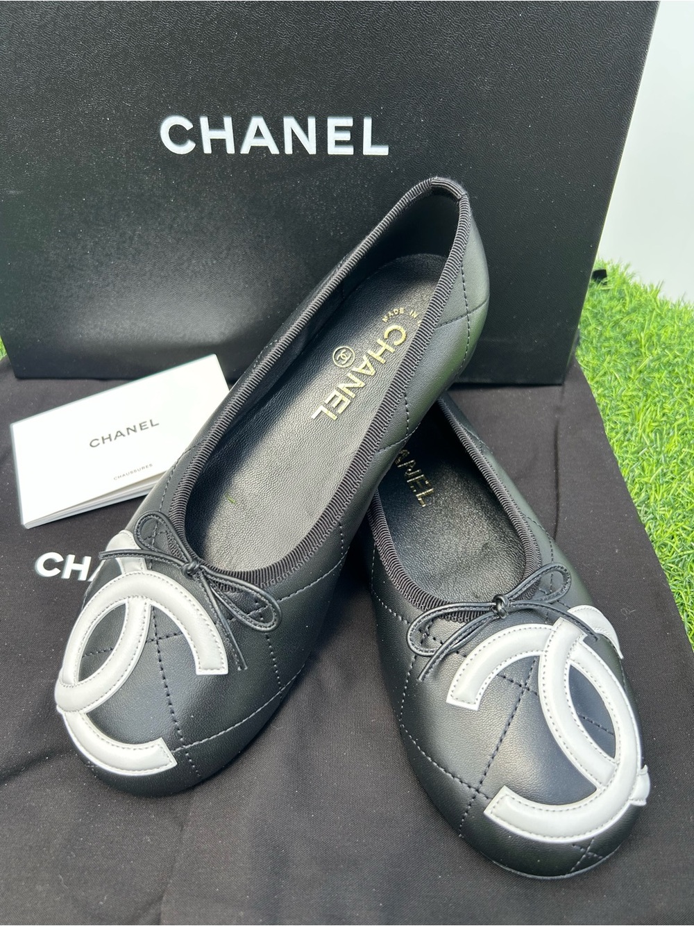 CHANEL CAMBON COCO BEACH 2026M BALLET FLATS BLACK LEATHER LARGE WHITE CC LOGO 38 - Picture 6 of 16